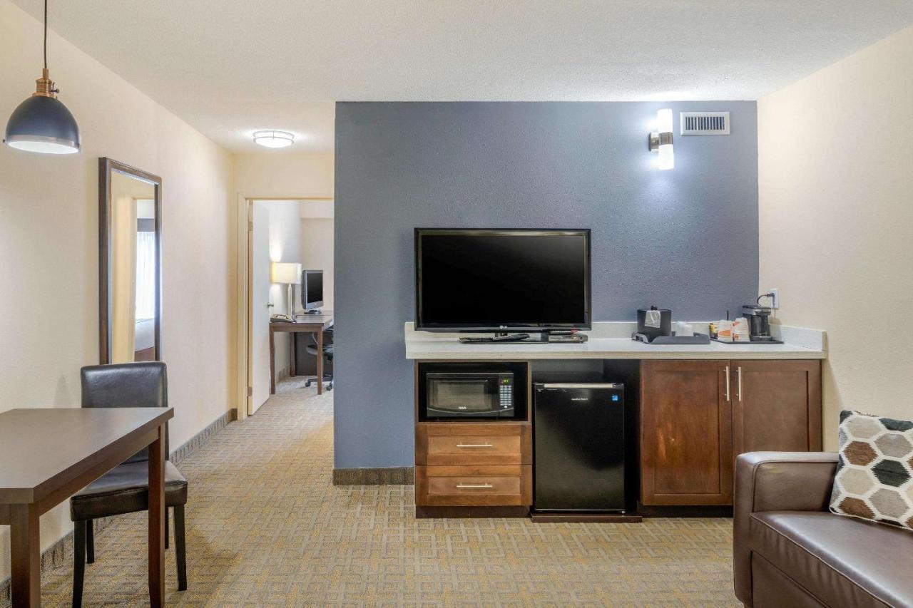 Quality Inn & Suites Bathurst Exteriör bild