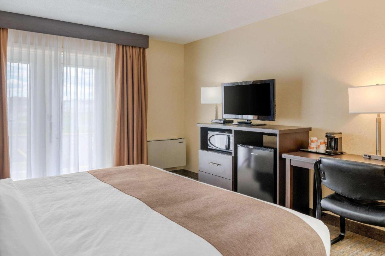 Quality Inn & Suites Bathurst Exteriör bild