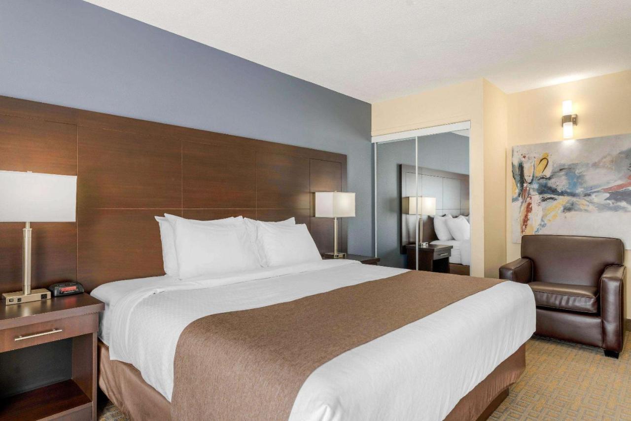Quality Inn & Suites Bathurst Exteriör bild