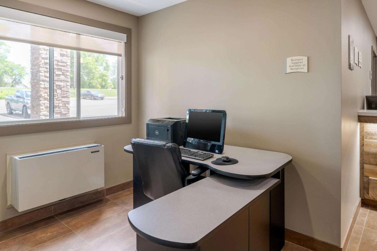 Quality Inn & Suites Bathurst Exteriör bild